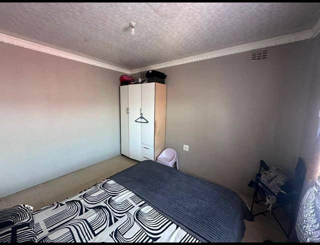 2 BEDROOM FREEHOLD FOR SALE IN SCENERY PARK